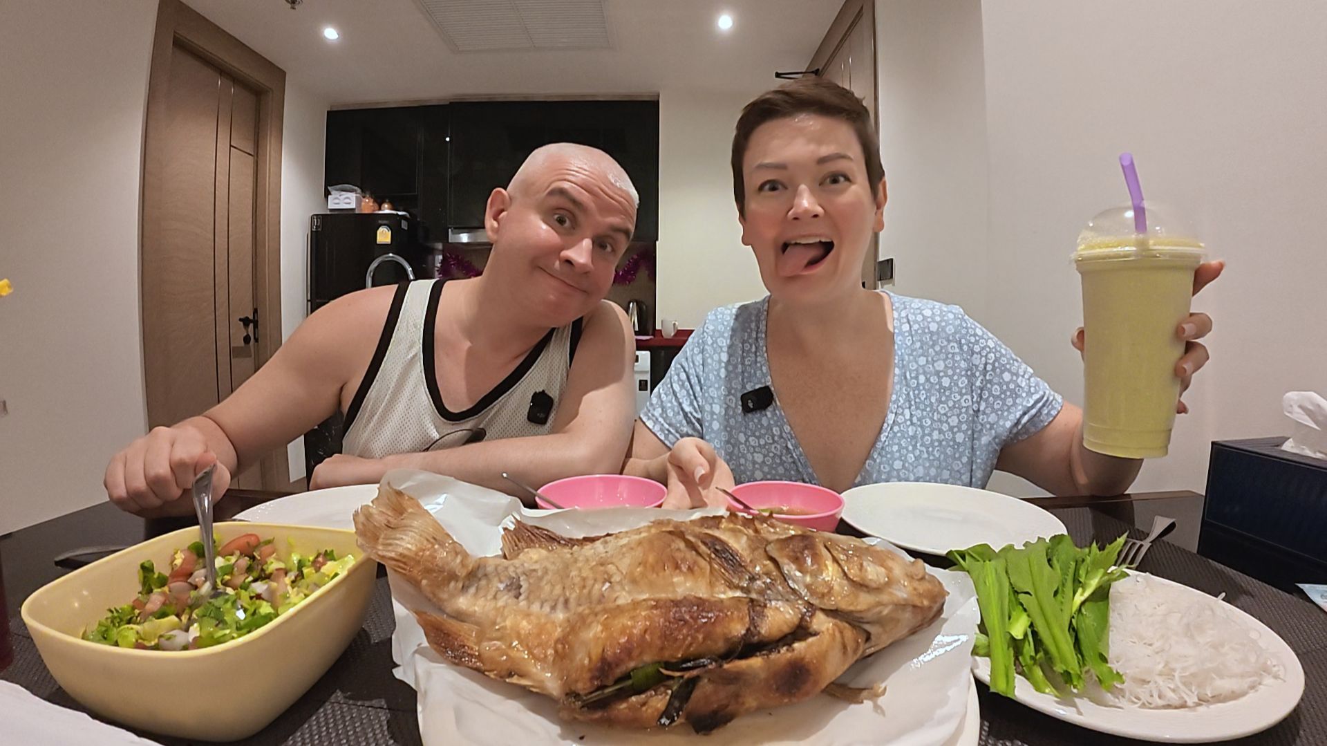 Мукбанг ОГРОМНАЯ рыба в соли, Пальчики ОБЛИЖЕШЬ) ОБСОСАЛИ все косточки) ВКУСНЫЙ ПП ужин в Таиланде смотреть онлайн