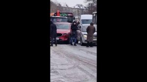 Гигантская пробка образовалась на Ленинградской из-за массового ДТП