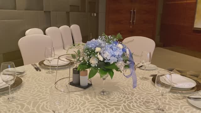 Композиция на стол с голубой гортензией смотреть онлайн