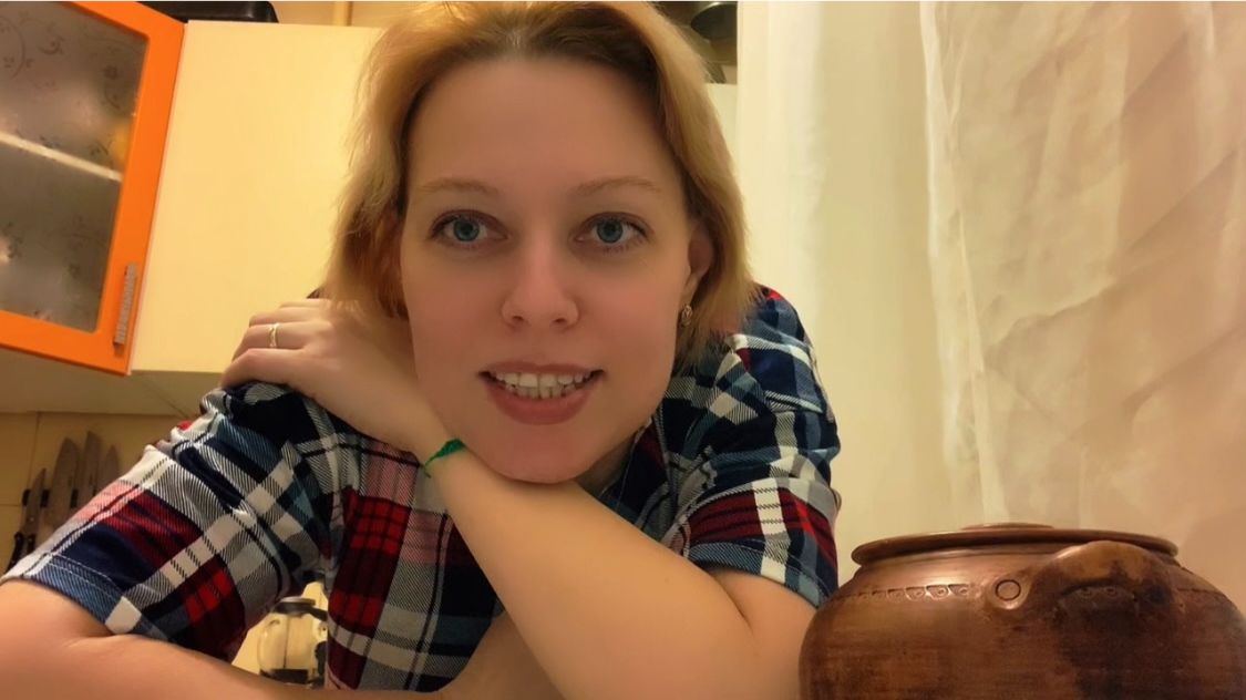 Поездка в гости, большая стирка, новые ароматы, сборный ужин смотреть онлайн