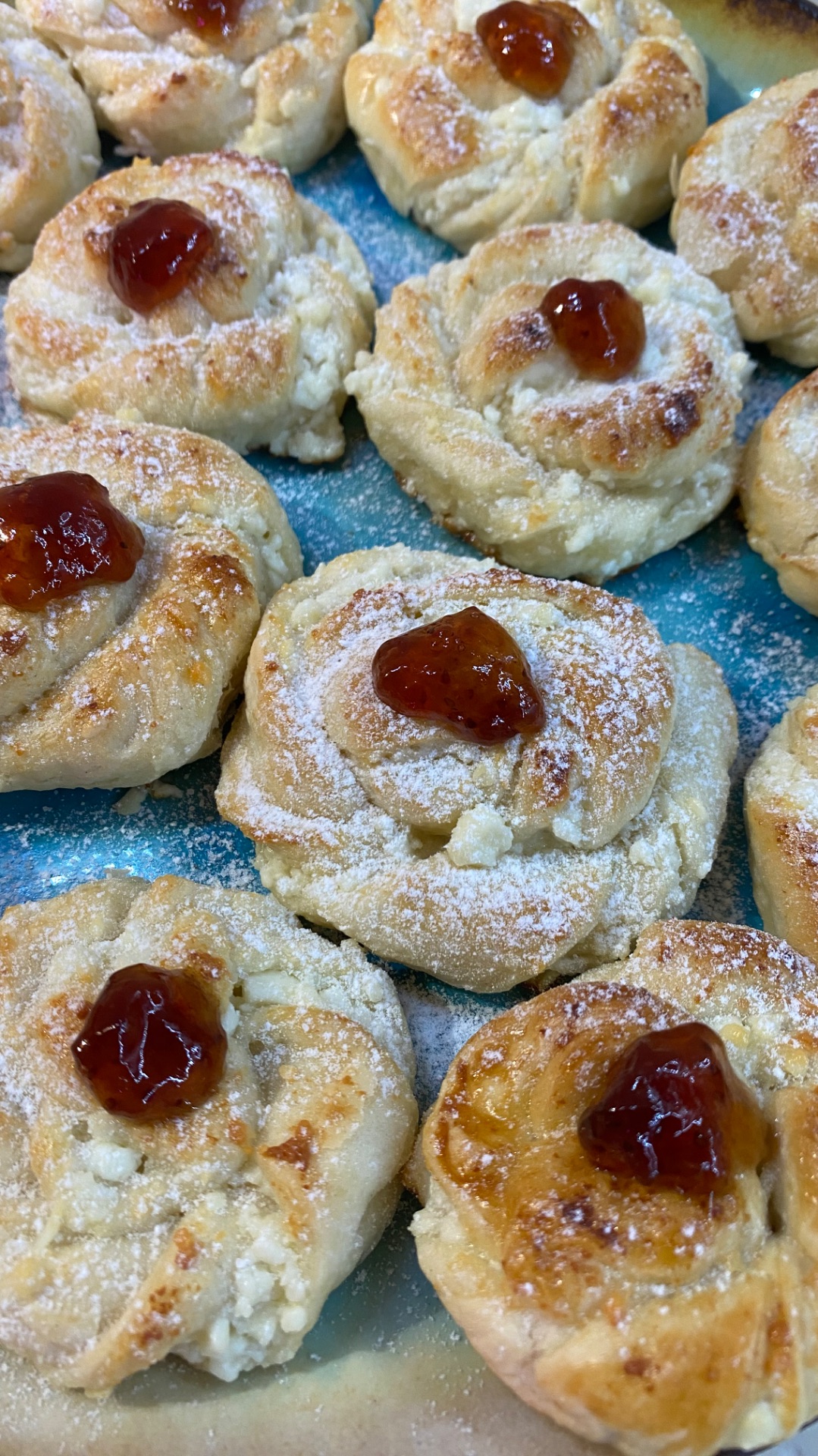 Слоеные улитки с творогом в духовке смотреть онлайн