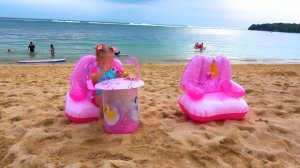 Настя и её любимая кукла Лола