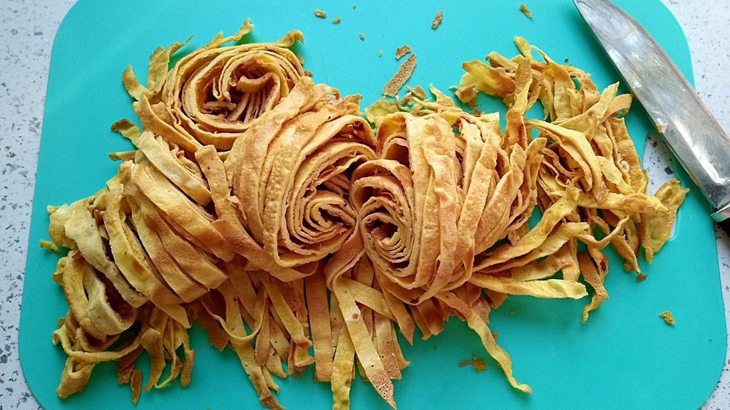 Яичные блины для салата - рецепт на Eda.video смотреть онлайн