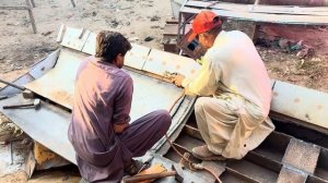 Пакистан Полностью разрушенный тонный бульдозер отвал