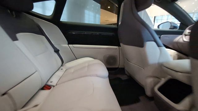 Avatr 12 Dynamic смотреть онлайн