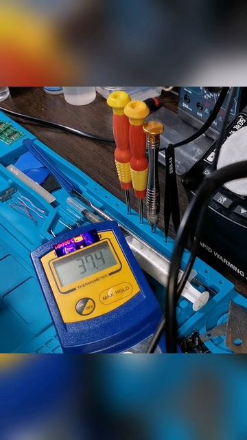 Не верь регулировке! Замеряем реальную температуру паяльника за 100р. смотреть онлайн