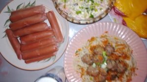 Еда/Спагетти с овощными фрикадельками/Горячие бутеры/Оливье/Молоко.