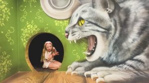 Настя и папа проводят выходной и веселятся вместе