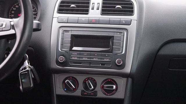 Volkswagen Polo белый смотреть онлайн