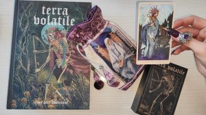 Таро Изменчивой Земли / Terra Volatile Tarot с кнгой