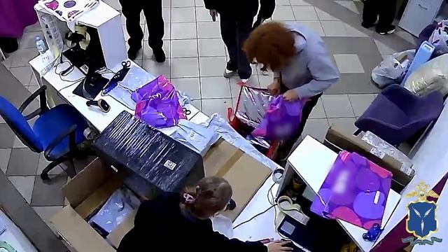 В Саратове 19-летний курьер маркетплейса уличён в хищении товара более чем на 1,5 млн рублей смотреть онлайн