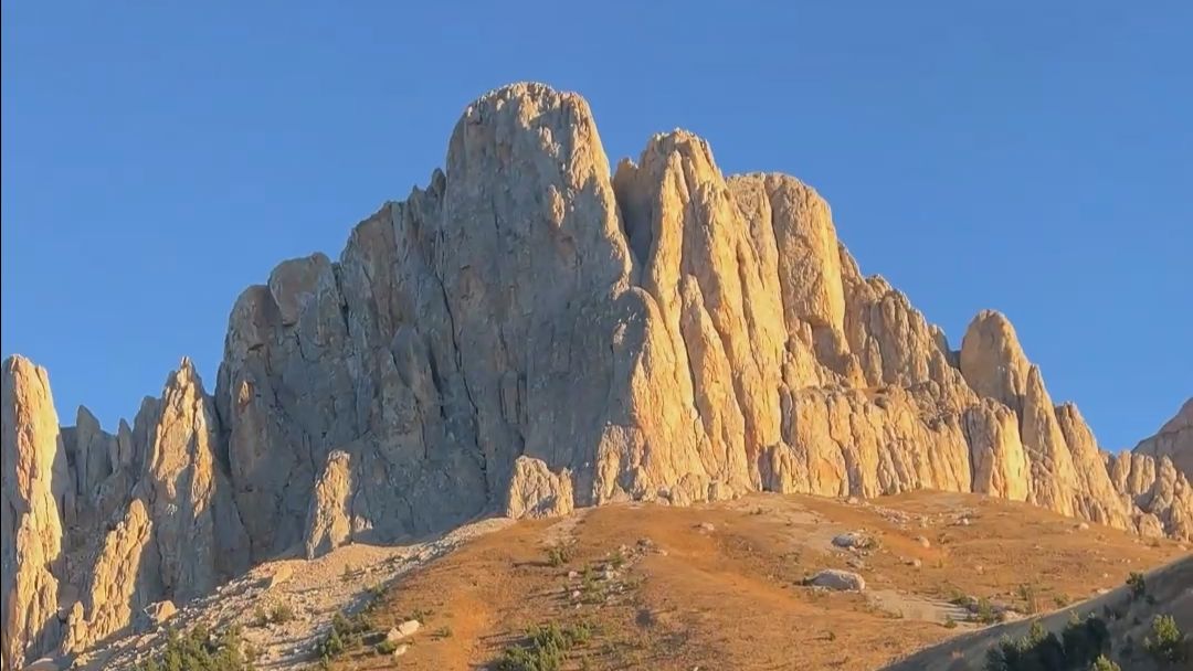 Ноябрьский поход на Тхачи смотреть онлайн