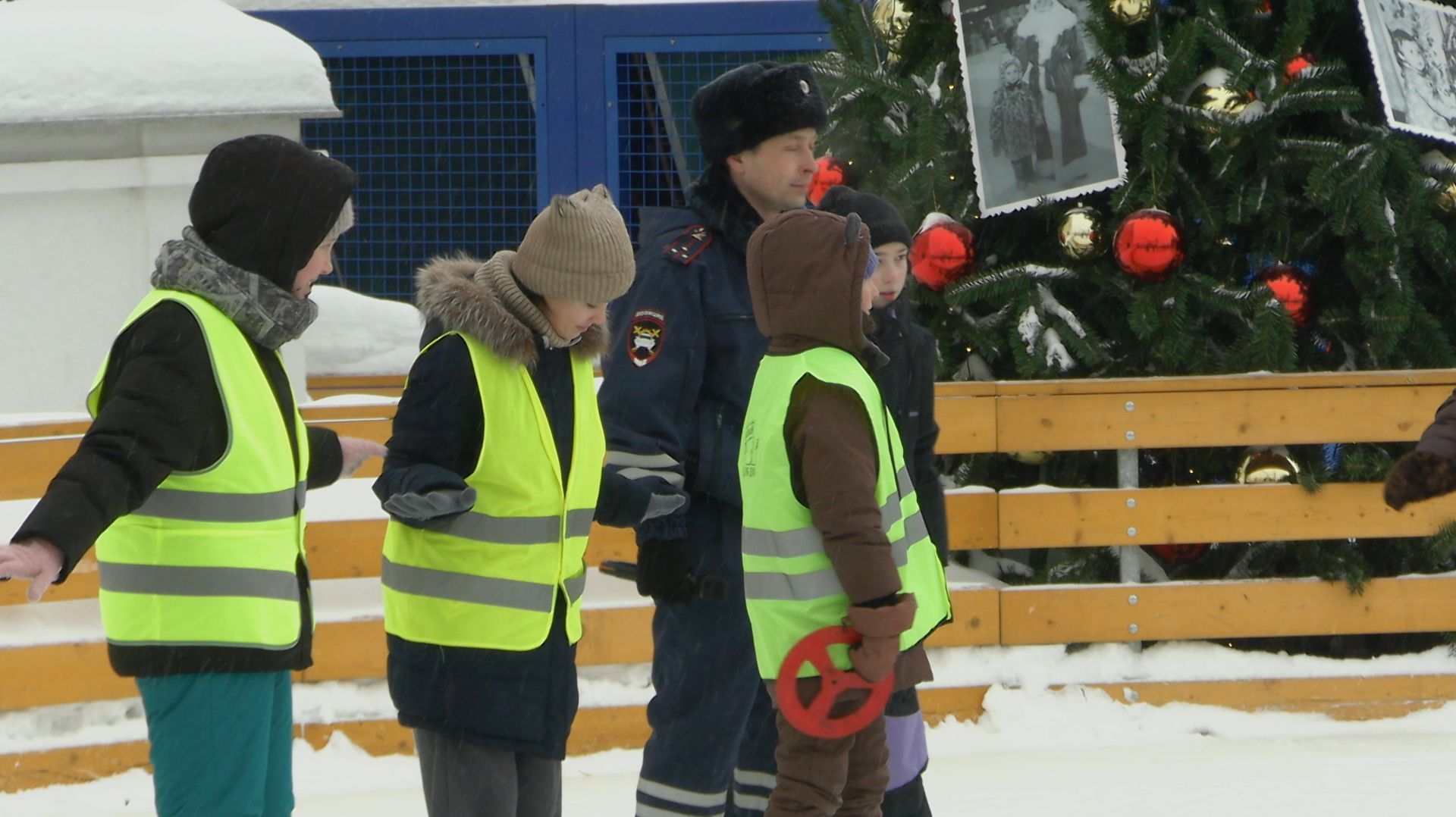 СОВМЕЩАЯ ВЕСЁЛОЕ С ПОЛЕЗНЫМ смотреть онлайн