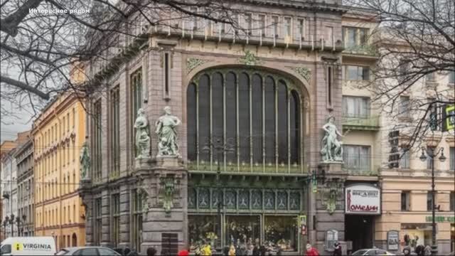 Магазин купцов Елисеевых. Витрина магазина с фигурками персонажей из сказки смотреть онлайн