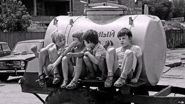 гр. Колыма - Футбол на Бережковской (360p) смотреть онлайн