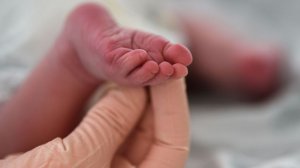 Медцентр в Якутске, в холле которого родила женщина, проверяет Росздравнадзор