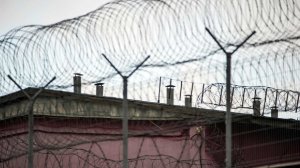 Подросток получил 7 лет колонии за попытку поджога военкомата по указке куратора