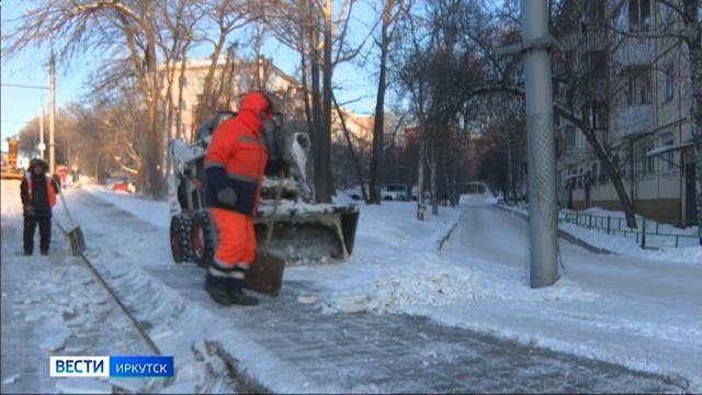 В Иркутске круглосуточно очищают дороги от снега смотреть онлайн