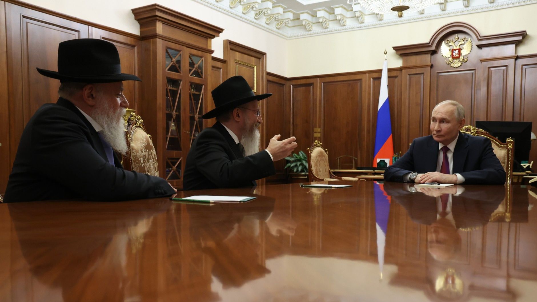 В.Путин с гл. раввином России Б.Лазаром и президентом Федерации еврейских общин России А.Бородой смотреть онлайн