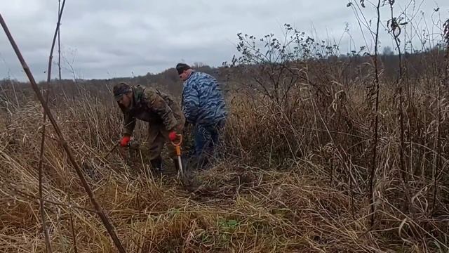 НАШЛИ КАБИНУ ОТ ПОЛУТОРКИ в ЗАБРОШЕННОЙ ДЕРЕВНЕ. КОП МЕТАЛЛОЛОМА. МЕТАЛЛОКОП. смотреть онлайн