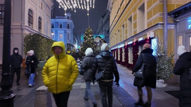 Кузнецкий Мост на Рождество огни, снег и атмосфера центра Москвы 🌆🎄❄️ смотреть онлайн