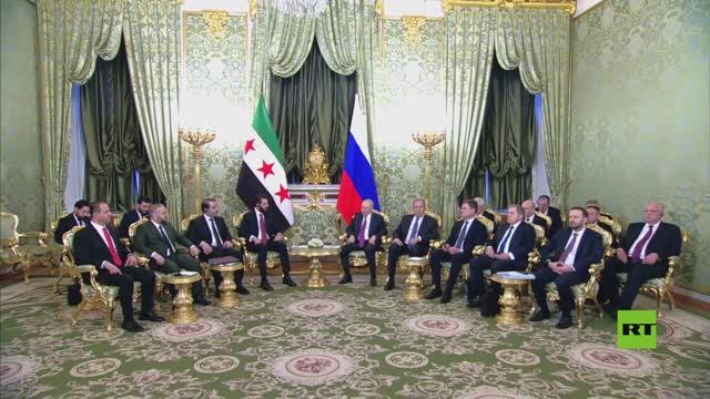 لقاء بين الرئيس الروسي فلاديمير بوتين ونظيره السوري أحمد الشرع في الكرملين смотреть онлайн