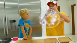 Дети готовятся к Рождеству и учатся хорошему поведению.