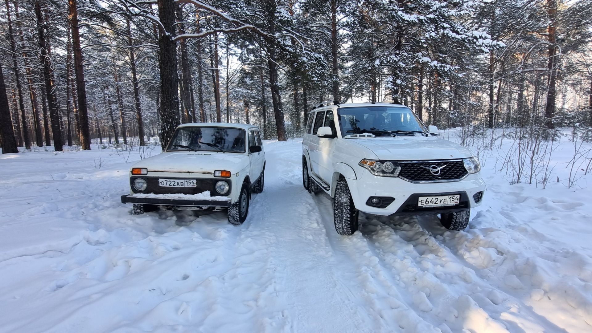 Нива против УАЗа, давление в колёсах в снегу. смотреть онлайн