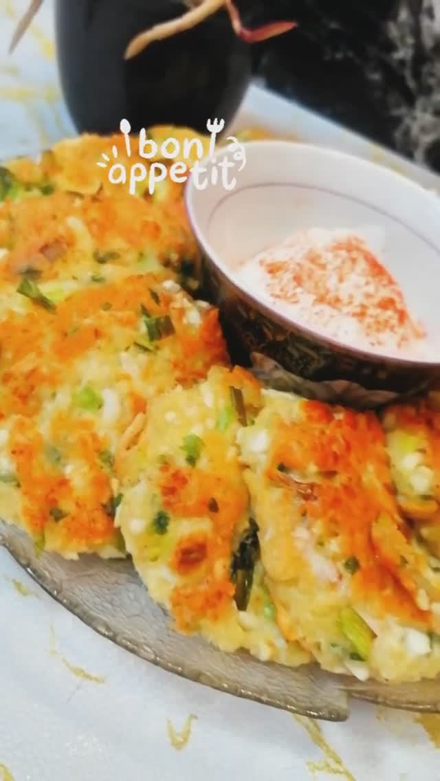 Ленивые пирожки с луком и яйцом смотреть онлайн