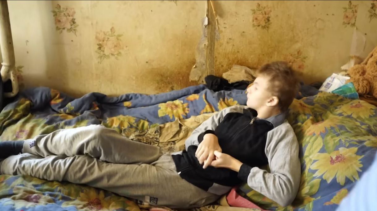 Топим снег чтобы не умереть от жажды. УЖАС !!! смотреть онлайн