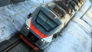 Мужчина попал под поезд и погиб в Ленинградской области