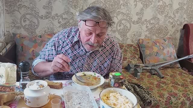 Жизнь в деревне: Мужа накормить легко и мне приятно смотреть онлайн