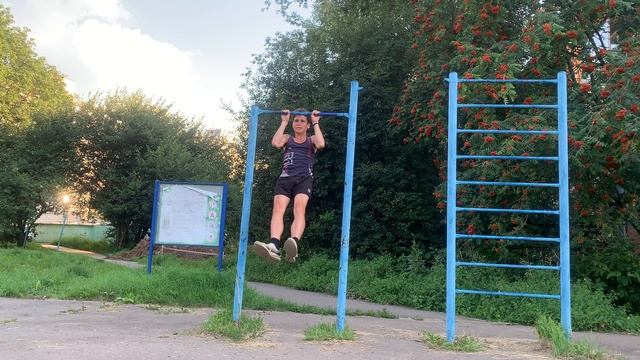 俄罗斯男子通过做引体向上来提高马拉松成绩 || 让我们一起努力吧 :) смотреть онлайн