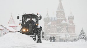 Небывалые метели в Москве: коммунальные службы расчищают улицы от последствий снегопада в столице
