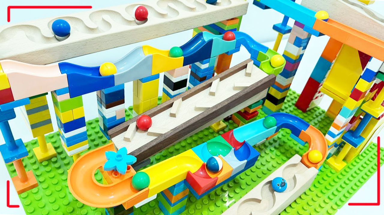 Мультики для детей. Идеальная горка для шариков 😱🌈. Смотреть залипательные Мультики для малышей смотреть онлайн