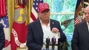 В Белом Доме появилась совместная фотография Владимира Путина и Дональда Трампа.