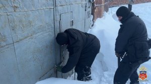 Трое жителей Мурманска, сбывавшие сомнительный табак через 21 торговую точку, задержаны полицейскими