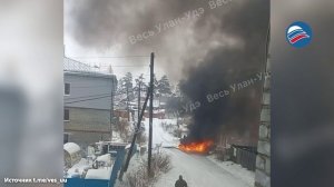 Смелый поступок: прохожий спас мужчину из полыхающего авто в Улан-Удэ