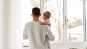 Треть мужчин из РФ стремится к увеличению заработка перед рождением ребенка