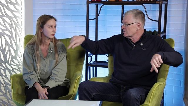 Интервью с Питером Нореллом-руководителем секции "Баскетбол и настольный теннис на английском языке" смотреть онлайн