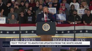 Трамп высмеял Макрона за появление в солнцезащитных очках в Давосе.

«Что это была за история с ...