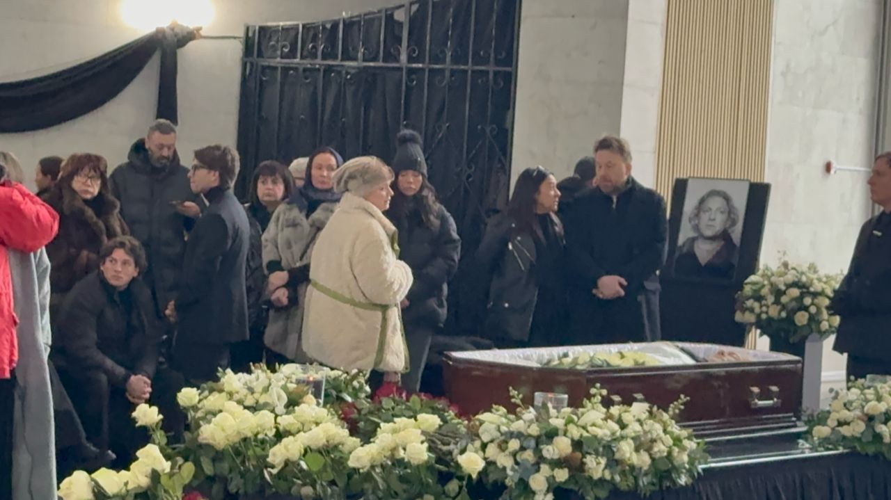 Александр Олейников - Известные артисты простились с телеведущем 28 Января 2026 Зал Троекурово... смотреть онлайн