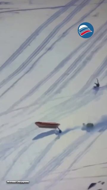 Экстремальный спуск на надувном банане в Якутии едва не обернулся трагедией смотреть онлайн