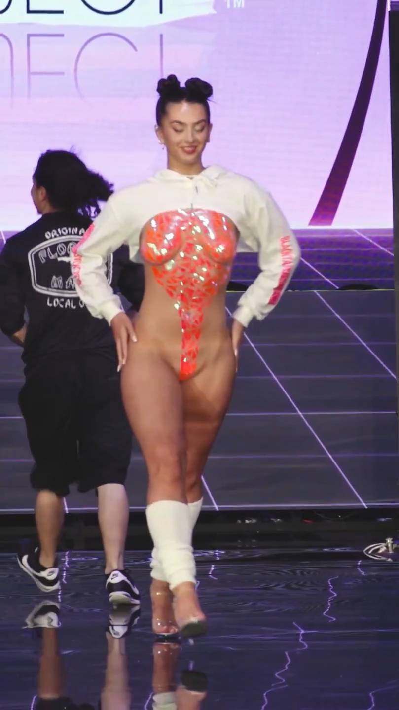 На эту топ-модель можно смотреть вечно! Как же они трясутся... смотреть онлайн