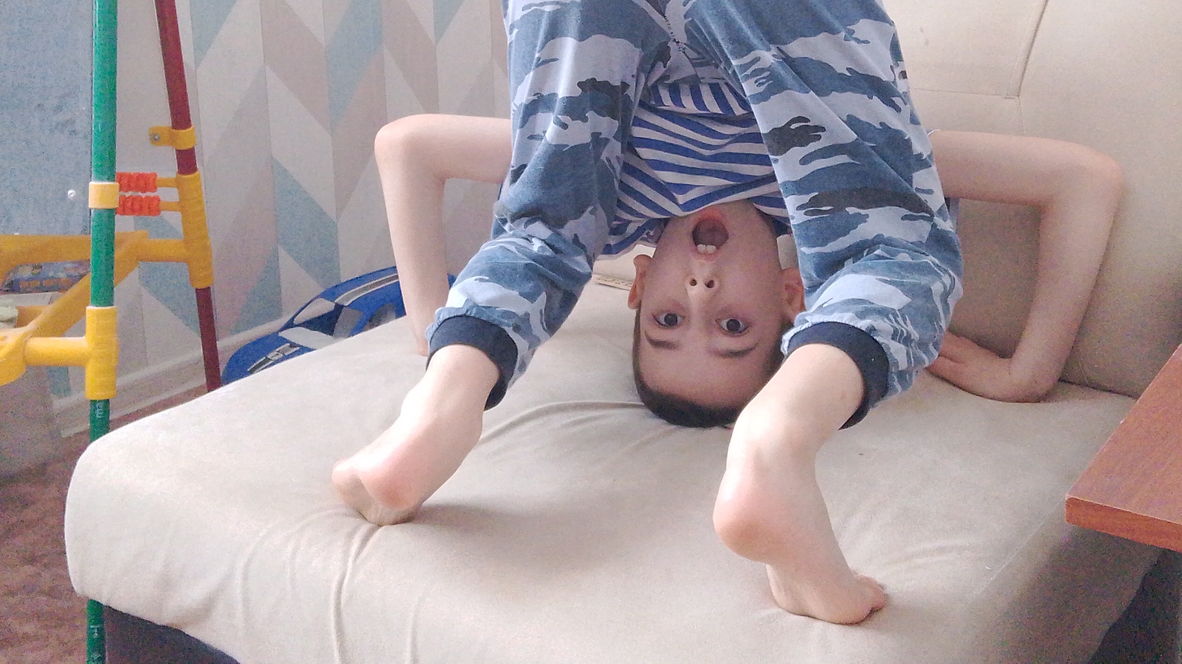 Устроил и придумал СВОЙ ПРАЗДНИК ВЕСЕЛЬЯ! смотреть онлайн