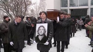 В Москве прошла церемония прощания с режиссером, телеведущим Александром Олейниковым.