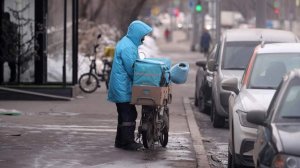 Число вакансий курьеров на полную ставку сократилось в 2025 году