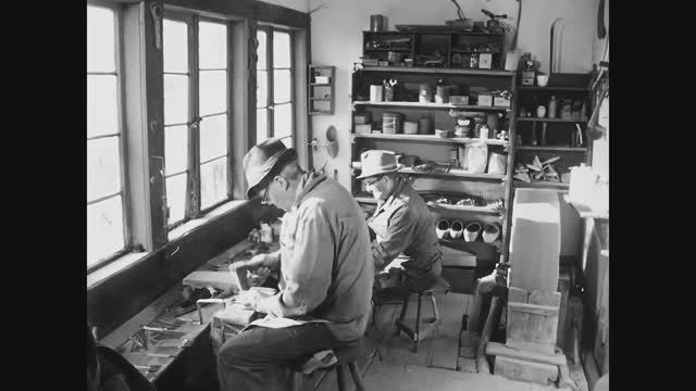Ремесленники изготавливают напильники вручную 100 лет назад. смотреть онлайн