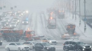 Поле битвы автомобилистов: дороги Москвы парализовал мощный снегопад