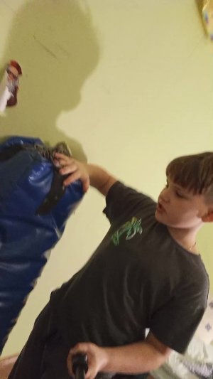 бил грушу за каждого нового зрителя